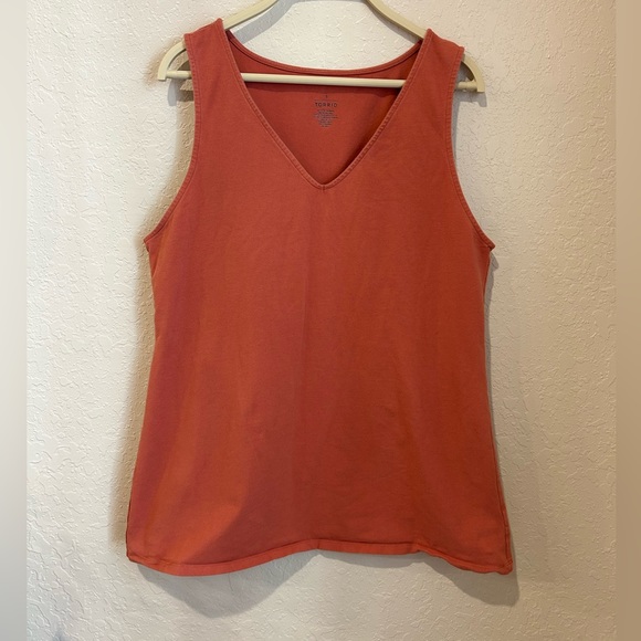 Torrid Sleeveless V-neck in Size 3 - Picture 1 of 4